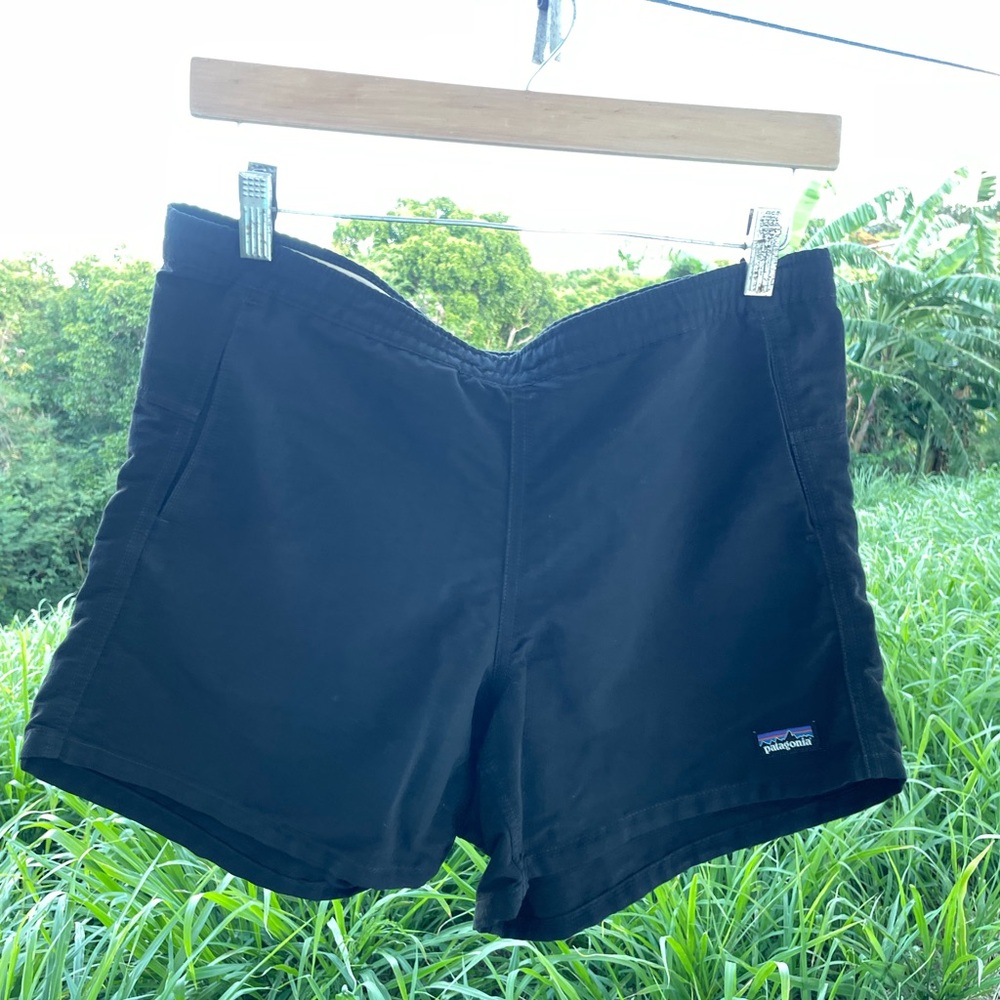 Black Patagonia Baggies 5 in inseam